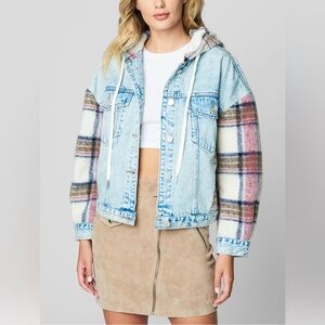 🌟 Cozy Plaid-Sleeved Denim Jacket by Blank NYC 🌟